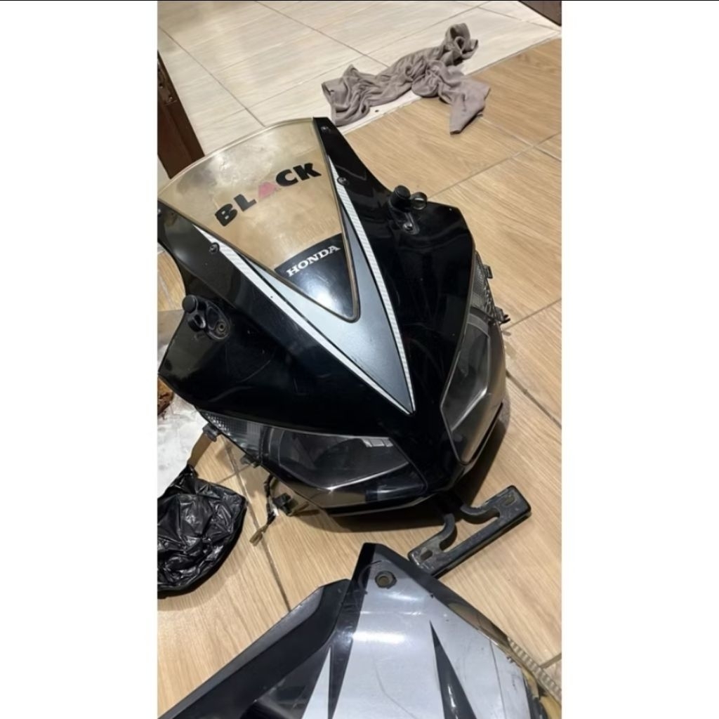 BATOK DEPAN CBR150R K45A FULLSET SPIDOMETER DAN TANDUK RUSA PANGKON LAMPU DAN PLAT TAHUN 2012-2015