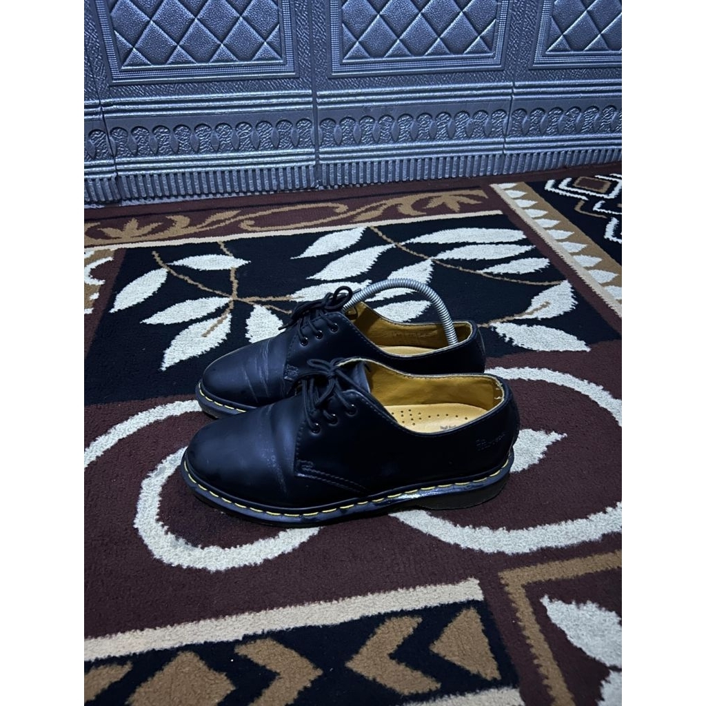 sepatu dr marten