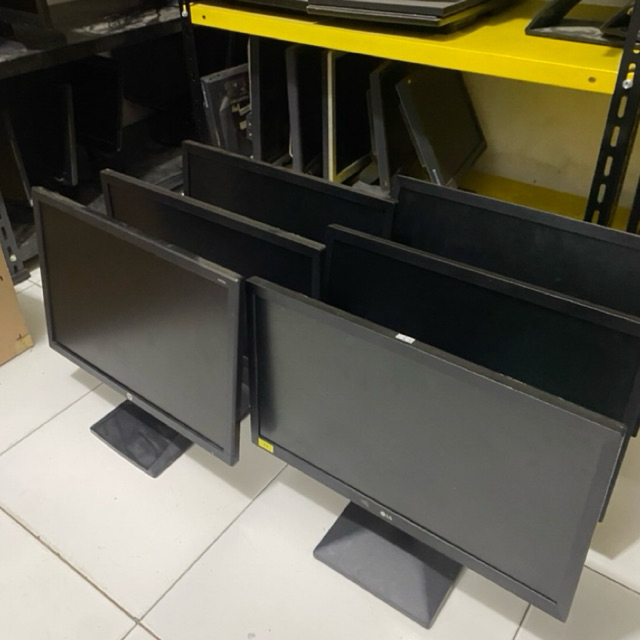 OBRAL MONITOR 20” INCH LIKE NEW BERGARANSI