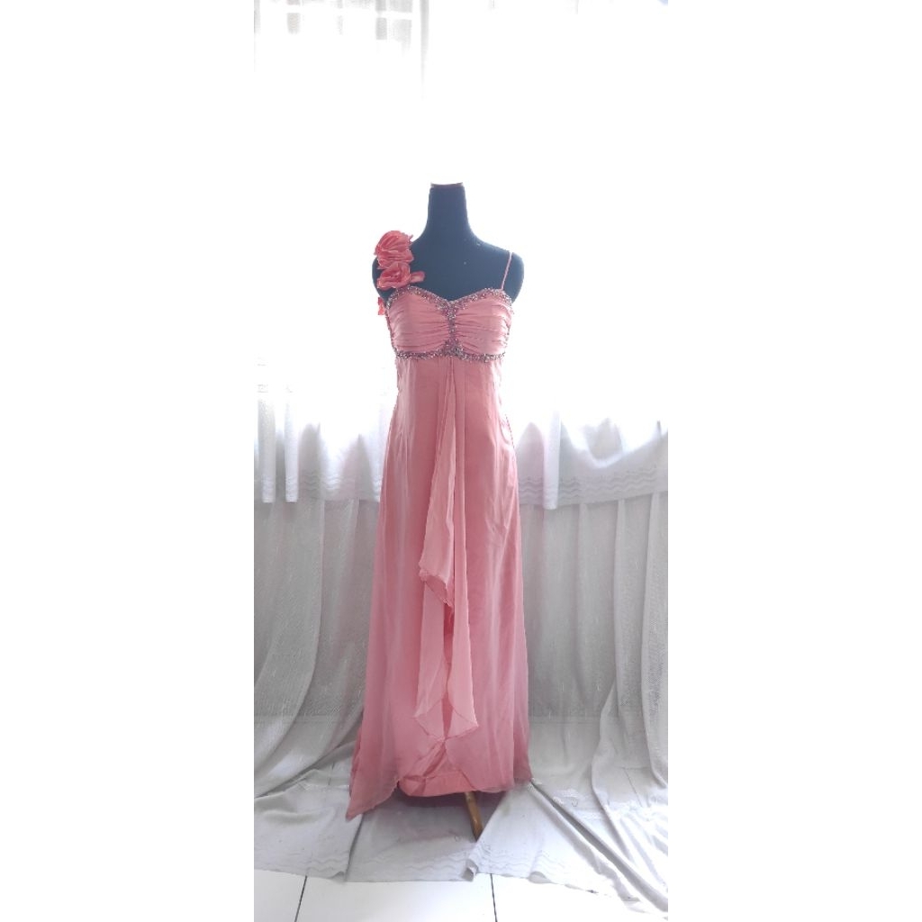 prelove gaun salem gaun peach  gaun bekas butik