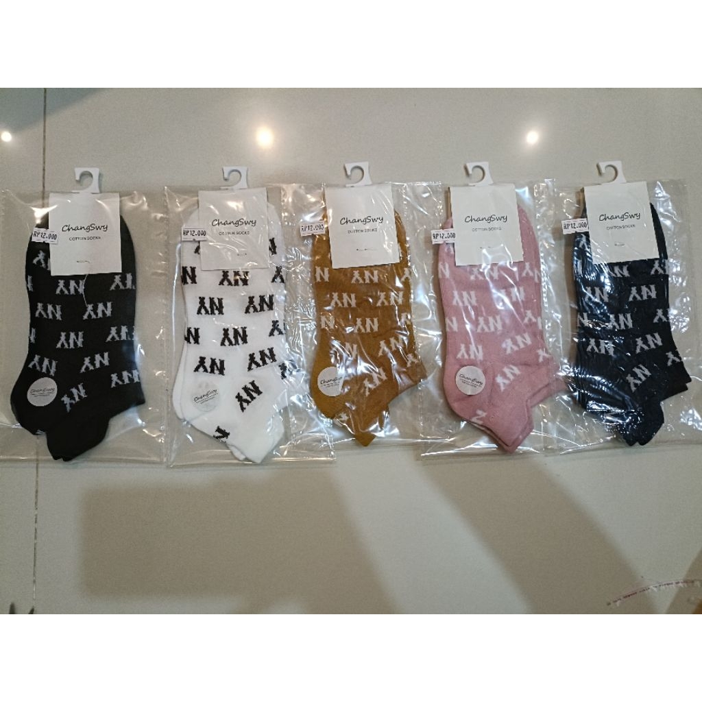 kaos kaki dewasa motif ny