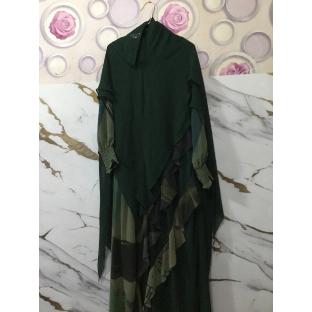 Pakaian wanita gamis set khimar hijau botol bahan atas jersey bawah ceruty
