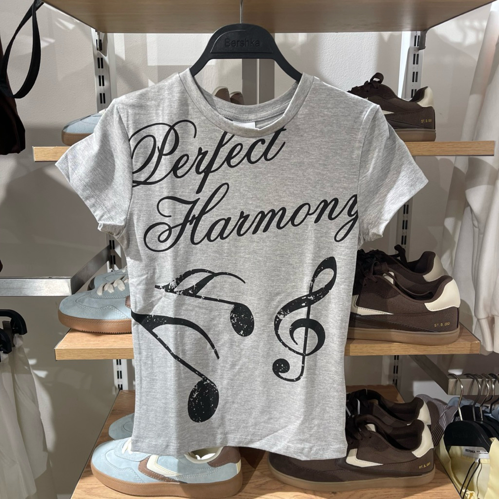 Kaus T-shirt BERSHKA Women Jastip (jasa titip)