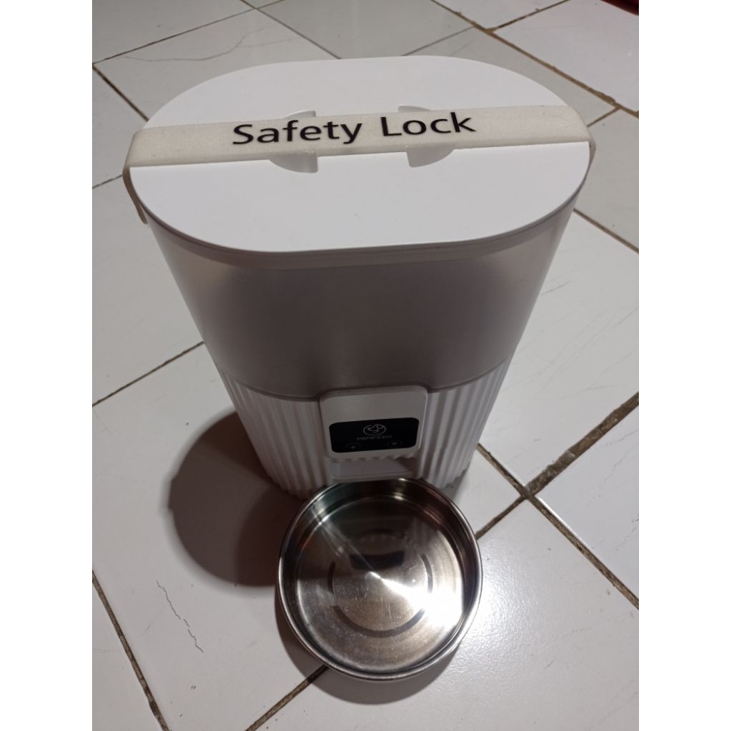 smart pet feeder kucing
