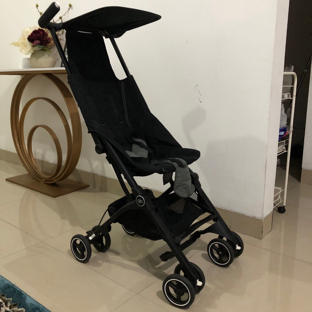 GB Pockit Stroller Hitam