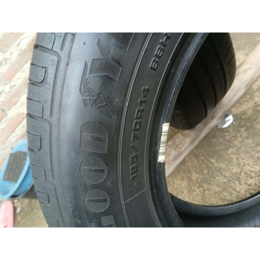 Ban Goodyear 185/70 R14