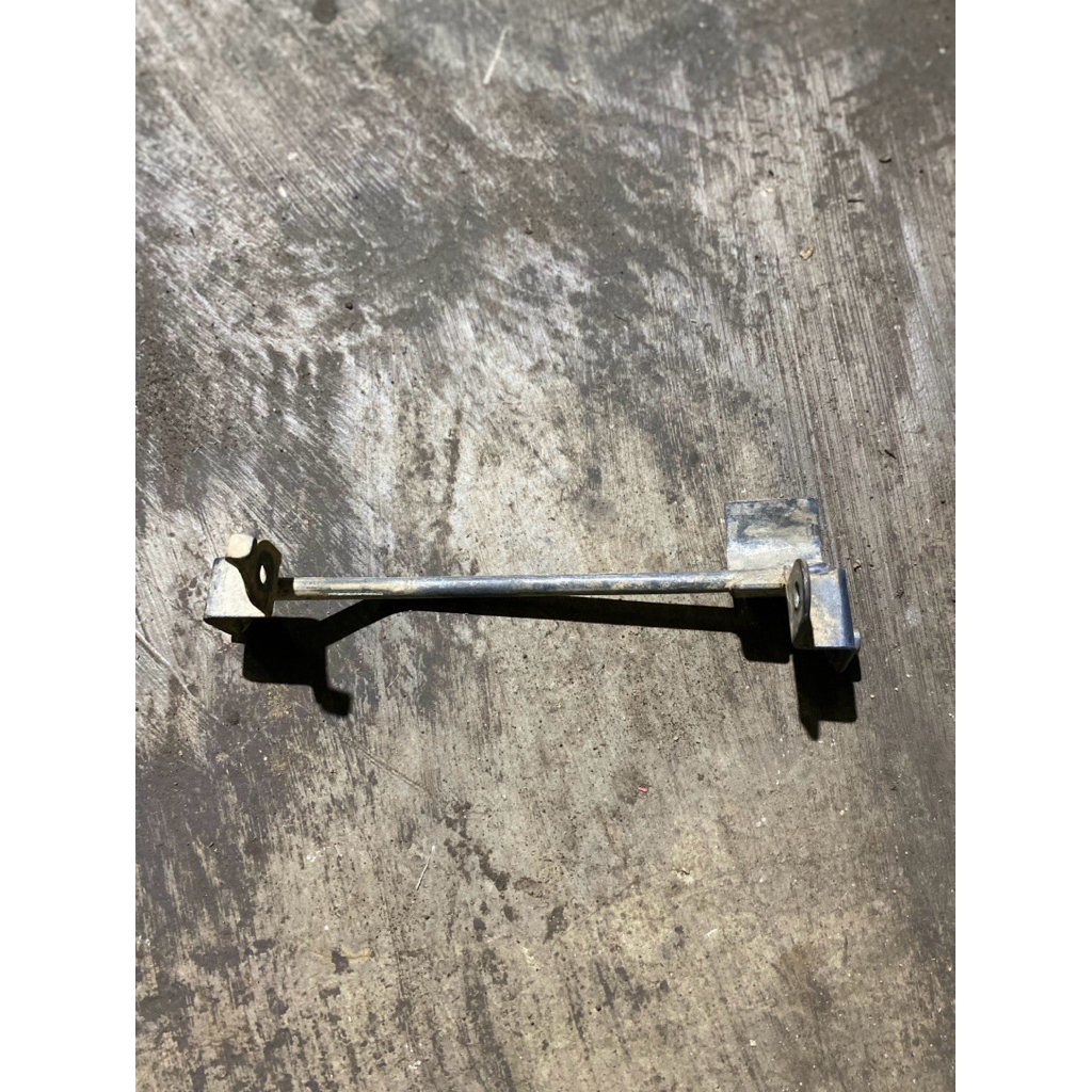 Breket dudukan sayap bawah Honda Supra x 125 helm in original