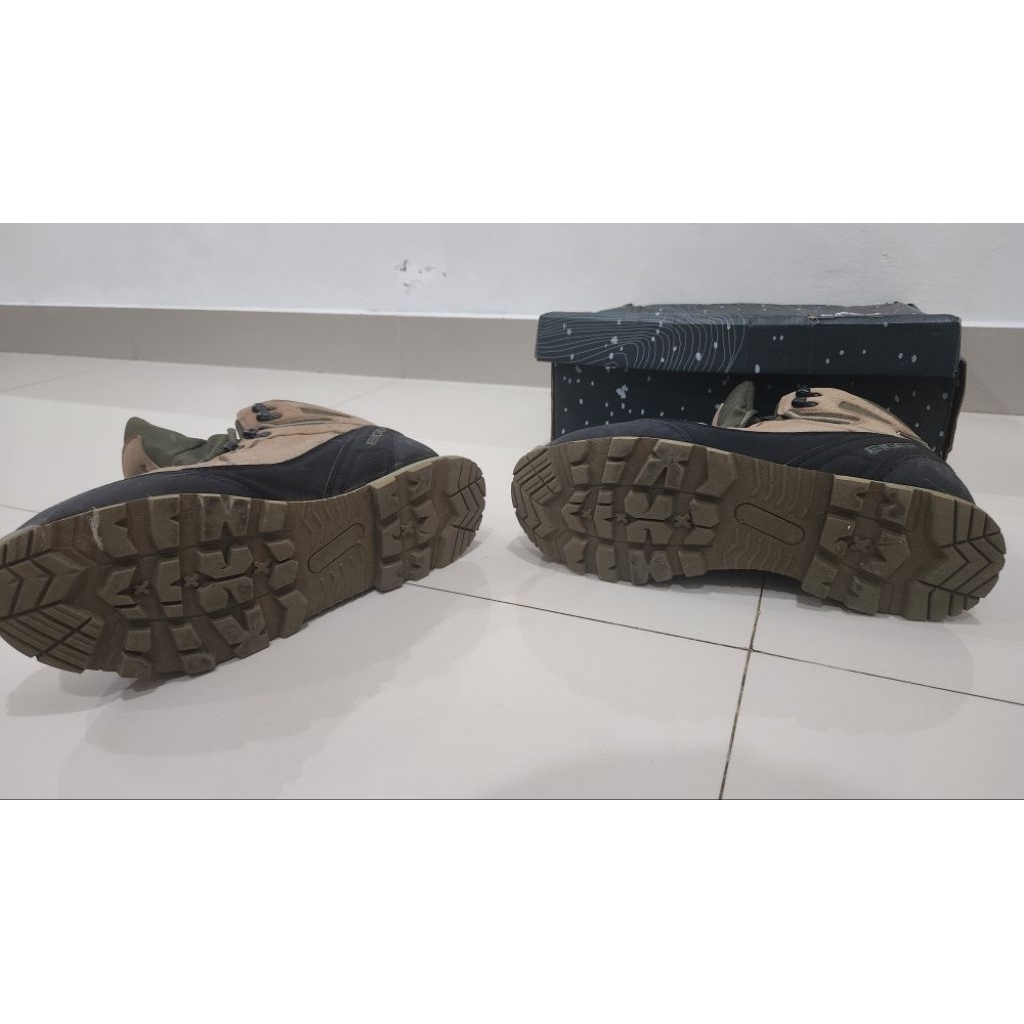 SEPATU EIGER