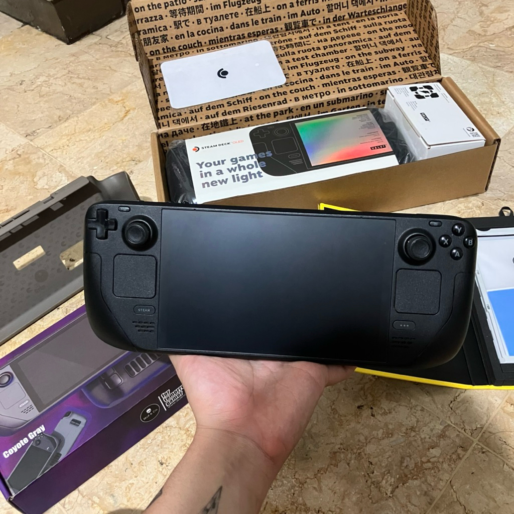 Steam Deck OLED 1 TB + Skull & Co Accessories (Second Preloved Used Bekas Well Condition)