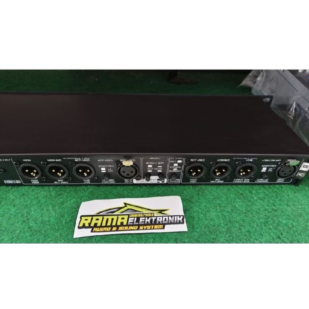 Crossover DBX 234XL - Desain Profesional, Output Subwoofer, Kontrol Level