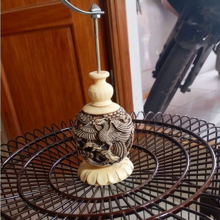 Pion Sangkar Ukir Fiber Motif Burung