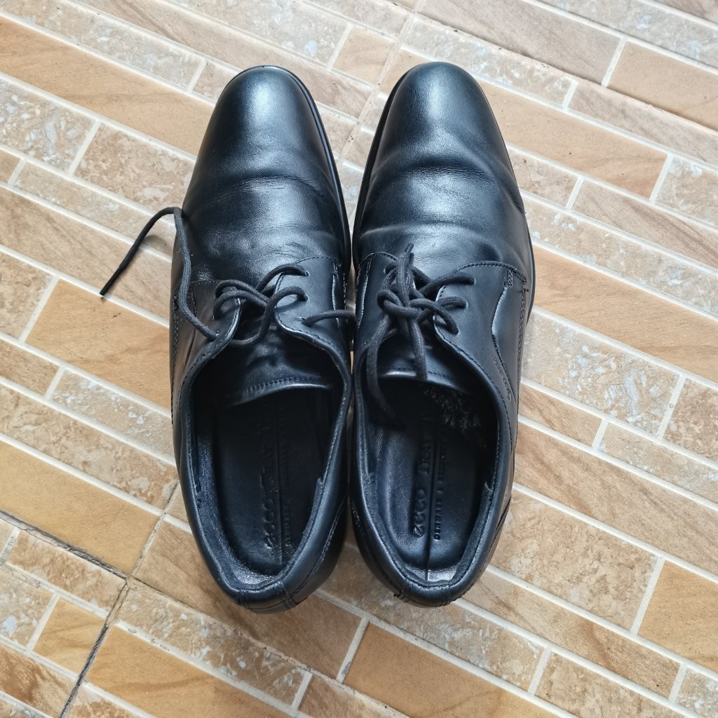 A839. SEPATU PANTOFEL ECCO WARNA HITAM SIZE 42.5 INSOLE 27.5 PRELOVED