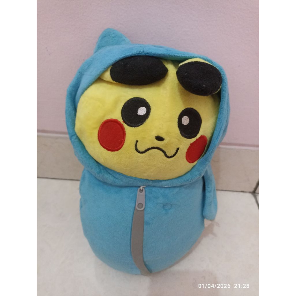 (baca deskripsi) Plushie Pikachu Poncho Snorlax Biru no brand (Boneka Pikachu Bedong)