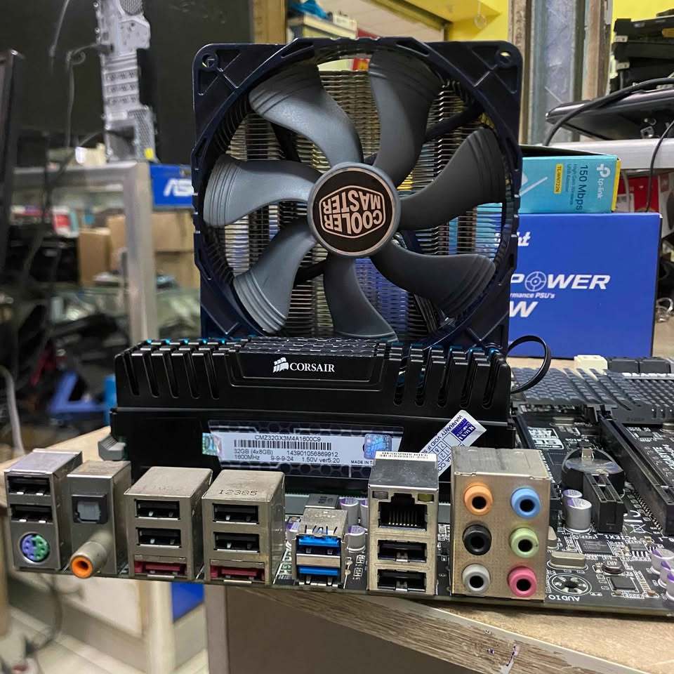 Core i7 3820+mobo gigabyte 8 slot ram+4 slot vga +hsf Coller master all normal garansi