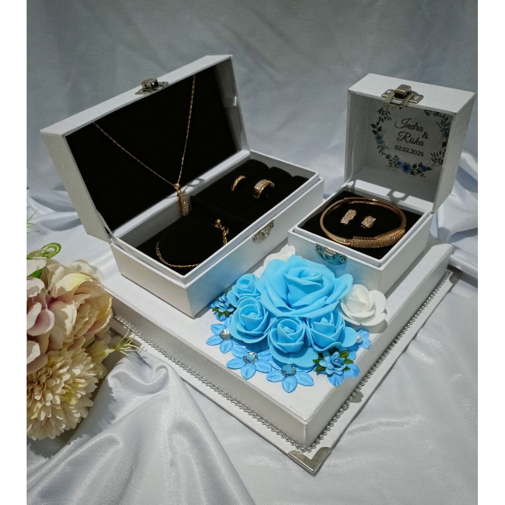Box seserahan set perhiasan