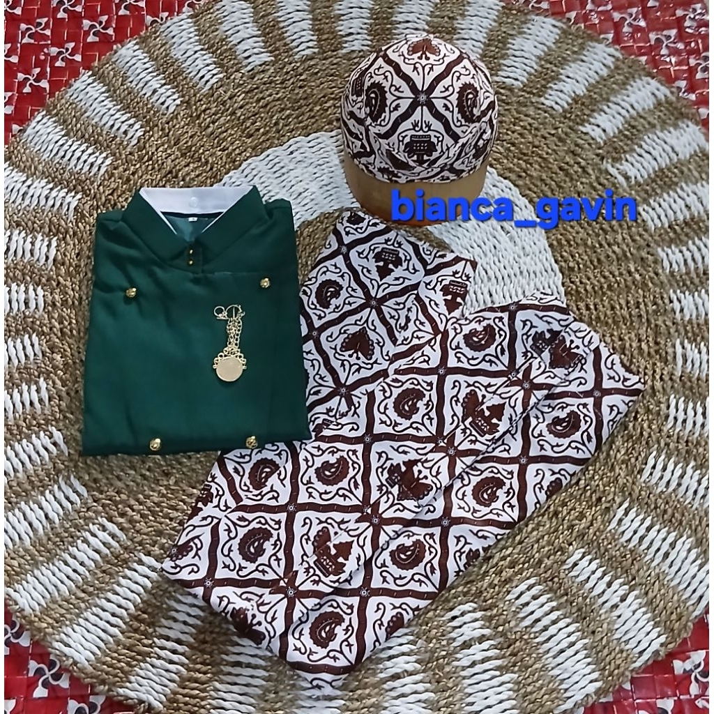 [1 Set] Baju Adat Jawa Pria/ Beskap Solo Hijau Botol + Jarik Instan + Blangkon, Motif Sidoluhur