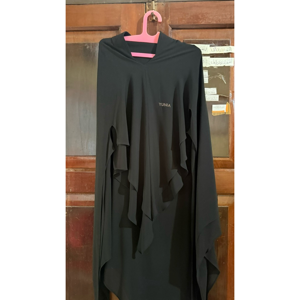 satu set yunia syari preloved