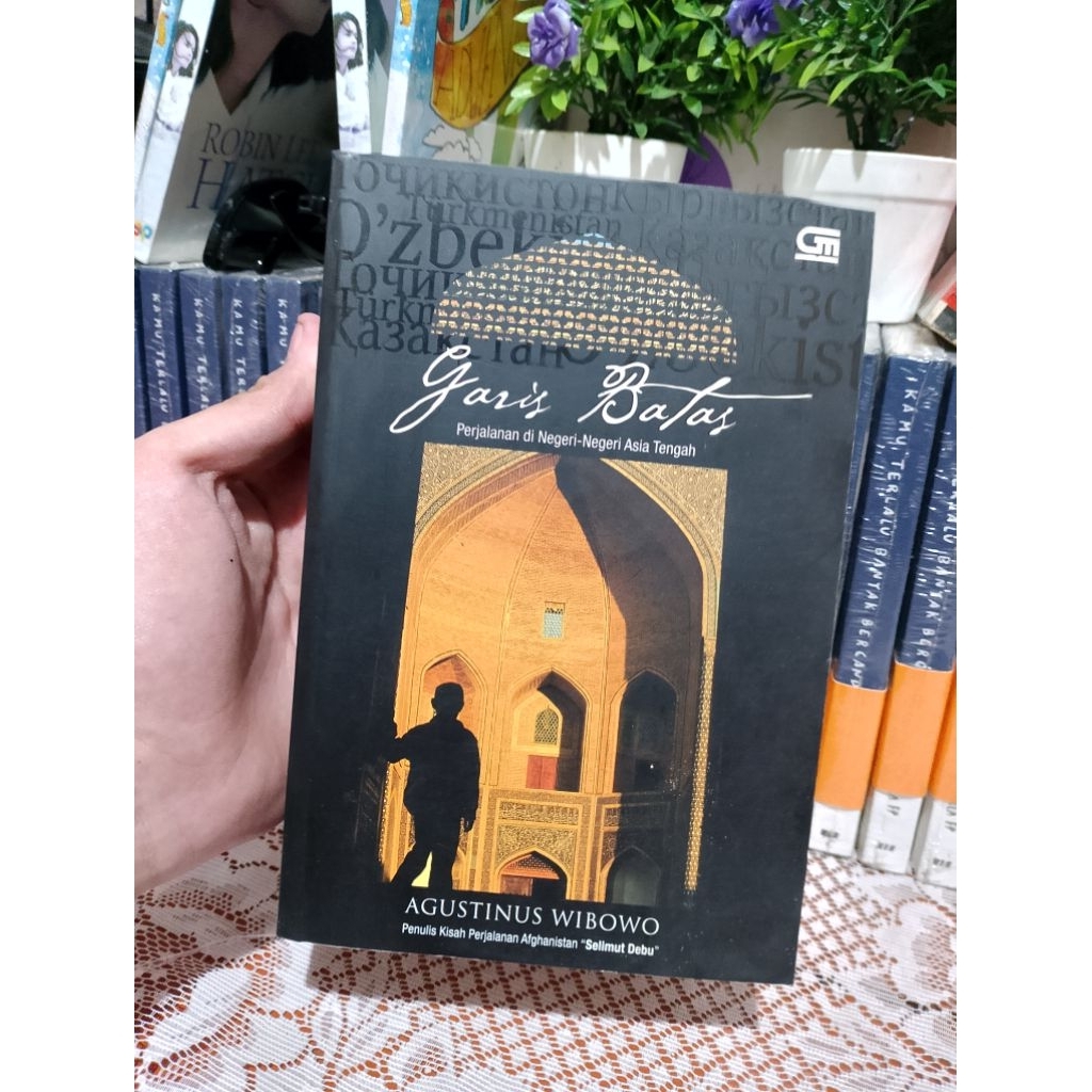 NOVEL GARIS BATAS - perjalanan di negeri negeri asia Tengah original
