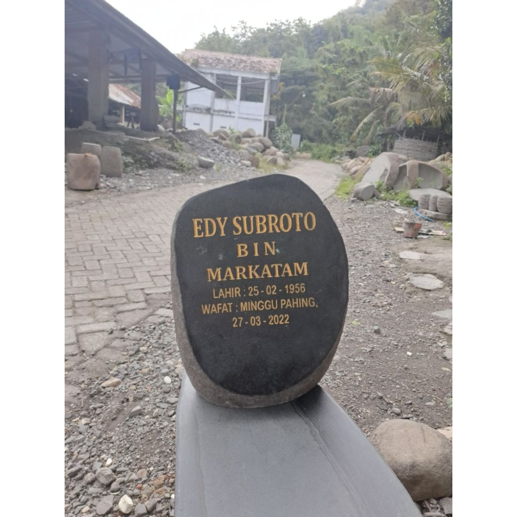 batu nisan batu kali