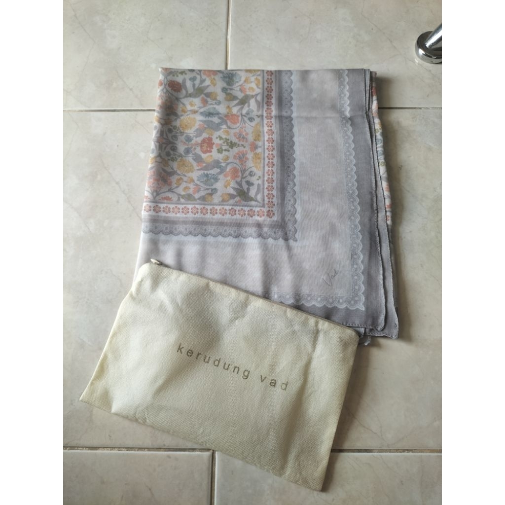 KERUDUNG VAD SEGI EMPAT MOTIF BUNGA & KERUDUNG SEGI EMPAT POLOS PARIS JADUL VARISHA UMAMA PASHMINA C