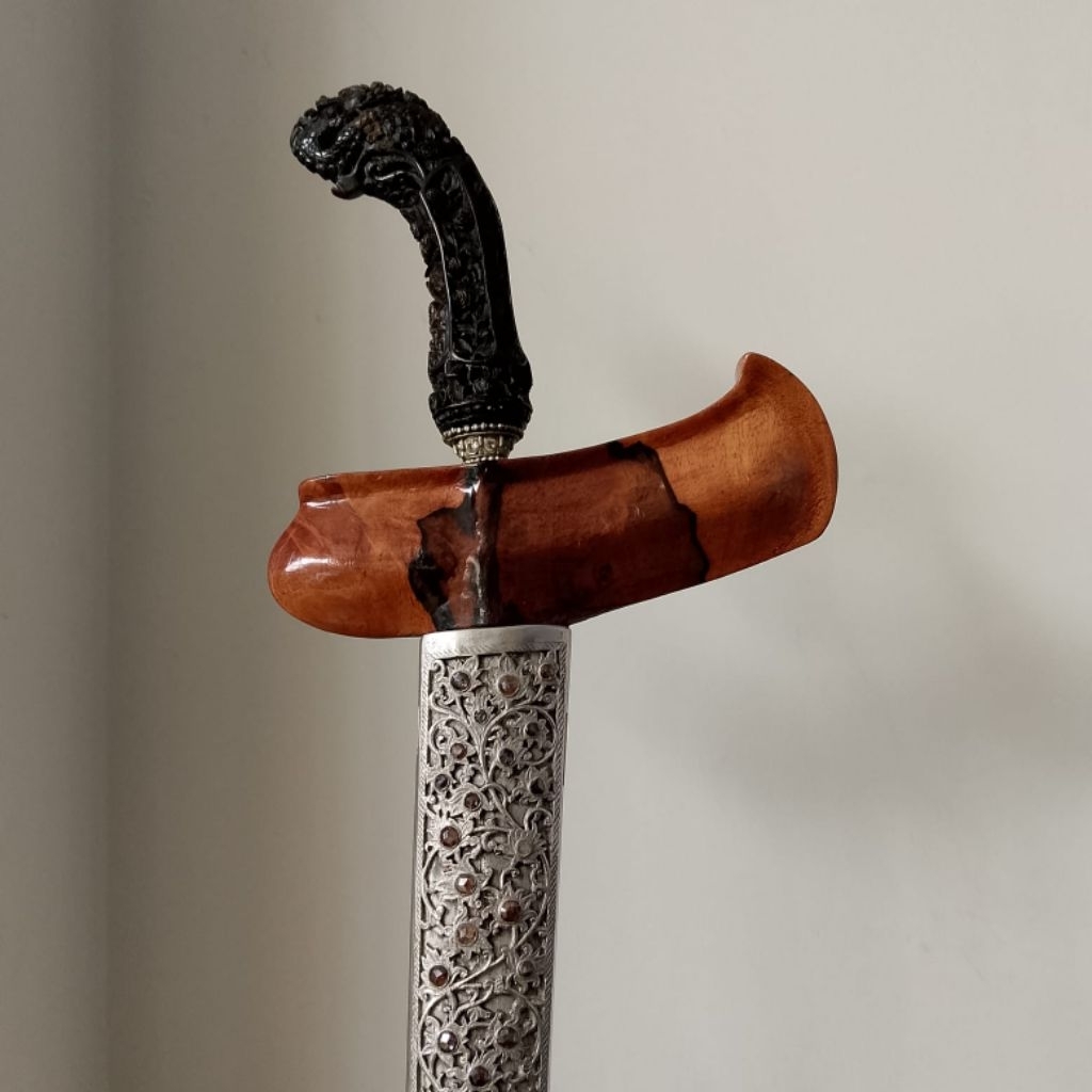 keris sepuh brojol pamor banyumili warangka lapis perak deder full ukiran