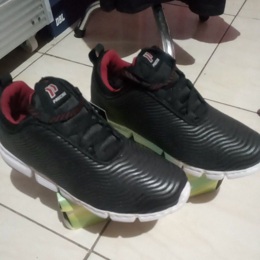 sepatu precise