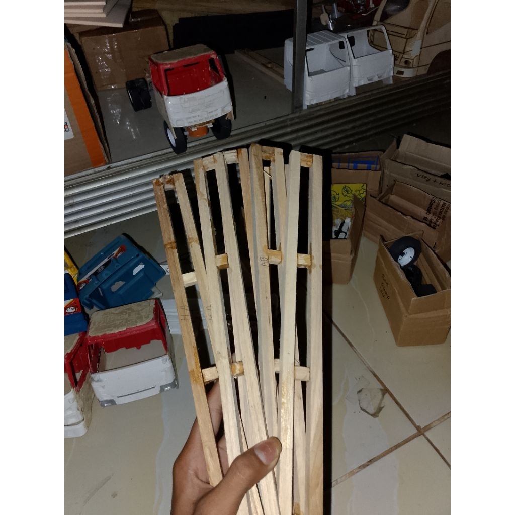 Sasis miniatur skala truk plastik