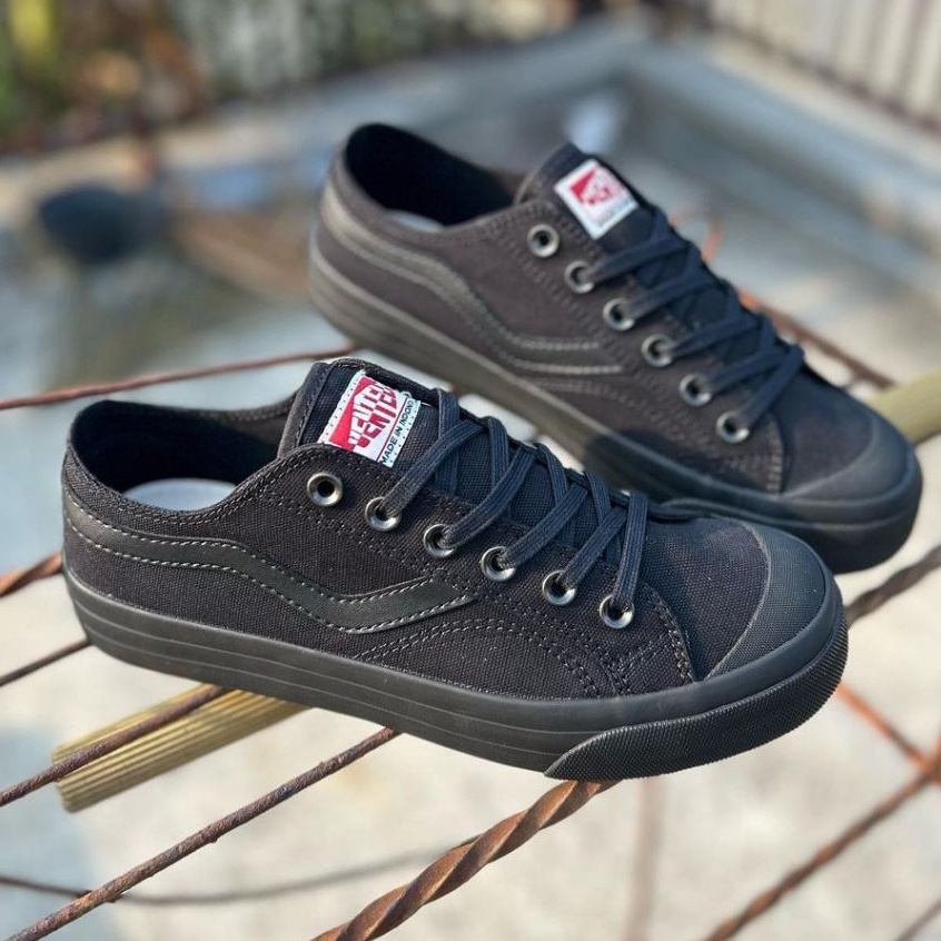 Ventela All Black Low Sepatu Sekolah Ventela Full Black Hitam Polos