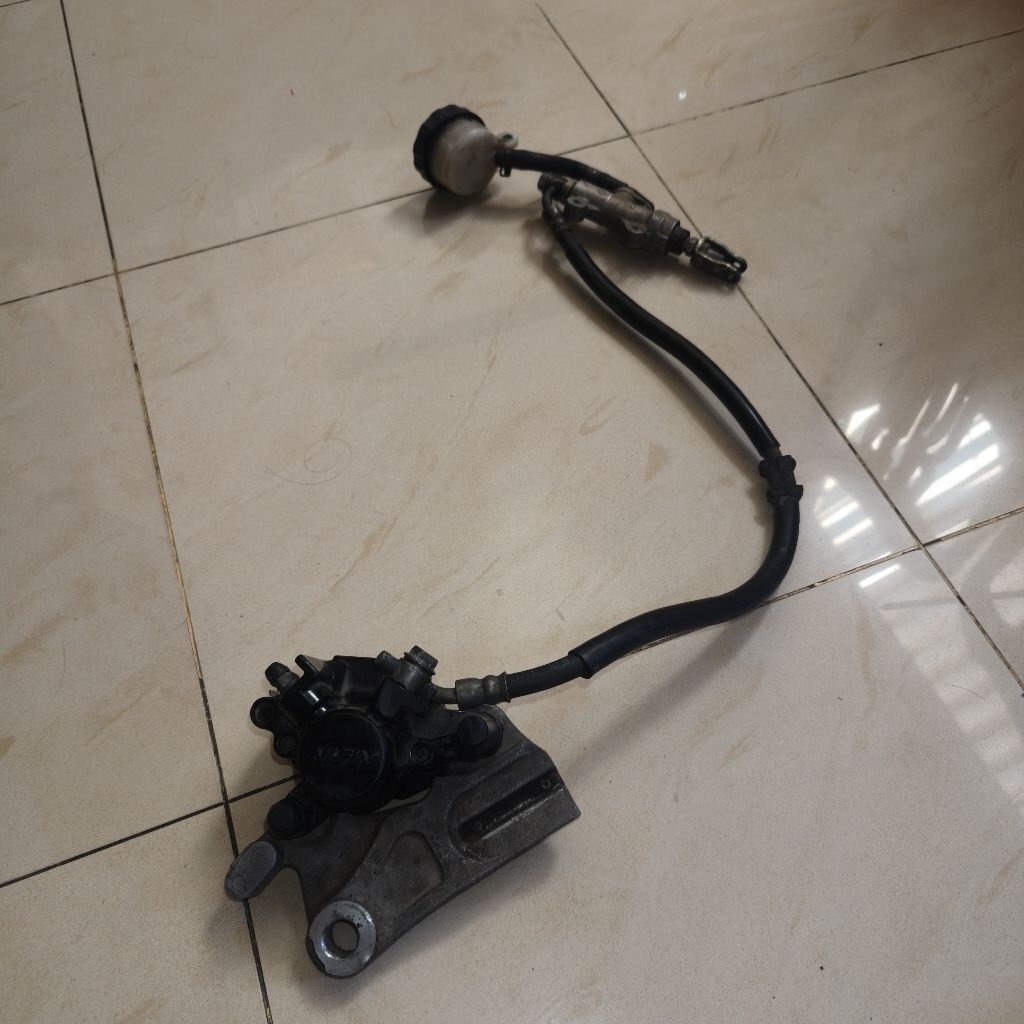 Kaliper Belakang Suzuki GSX R150 GSX S150 Lengkap R S 150 Komplit 150R Breket Master Rem Belakang Se