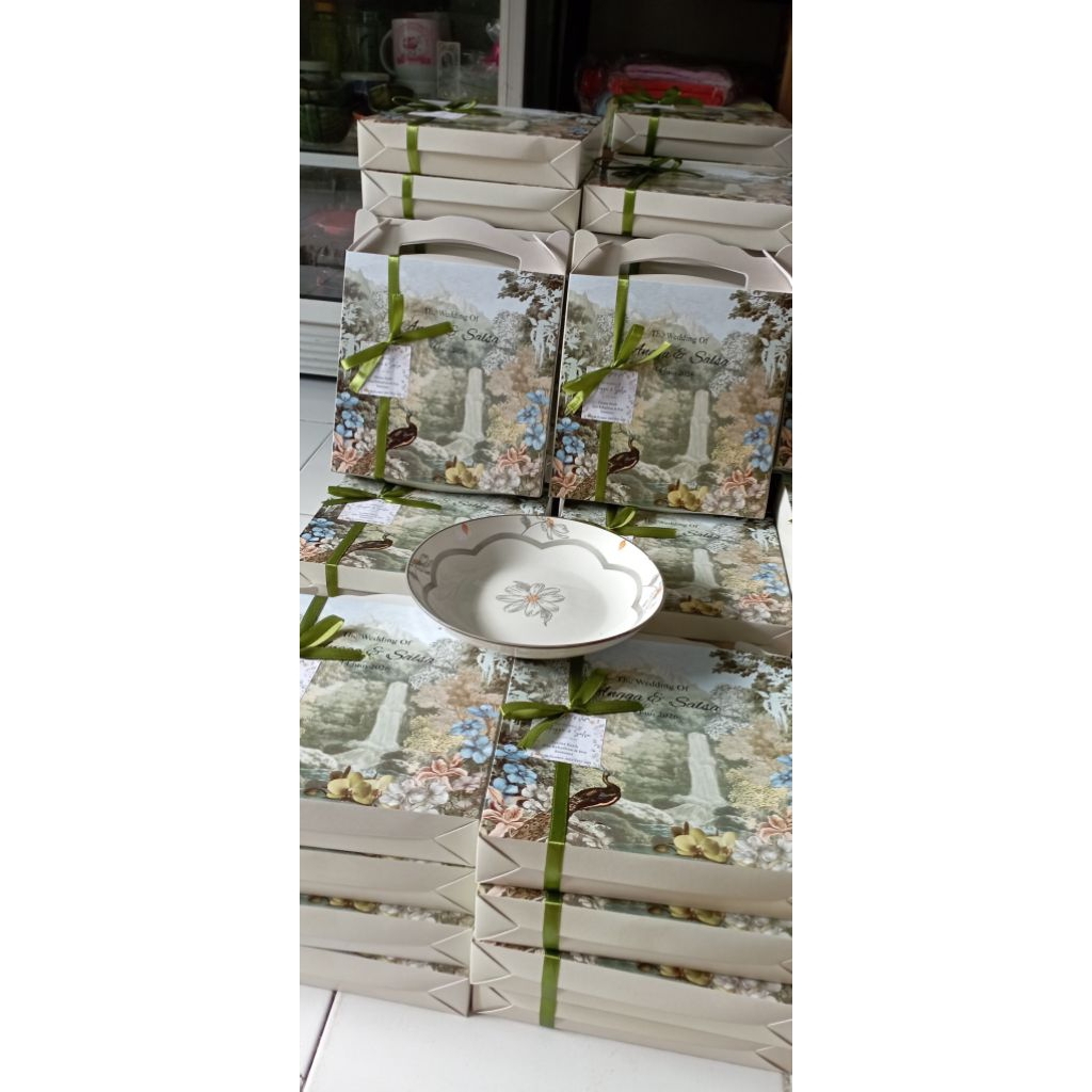 souvenir piring keramik box