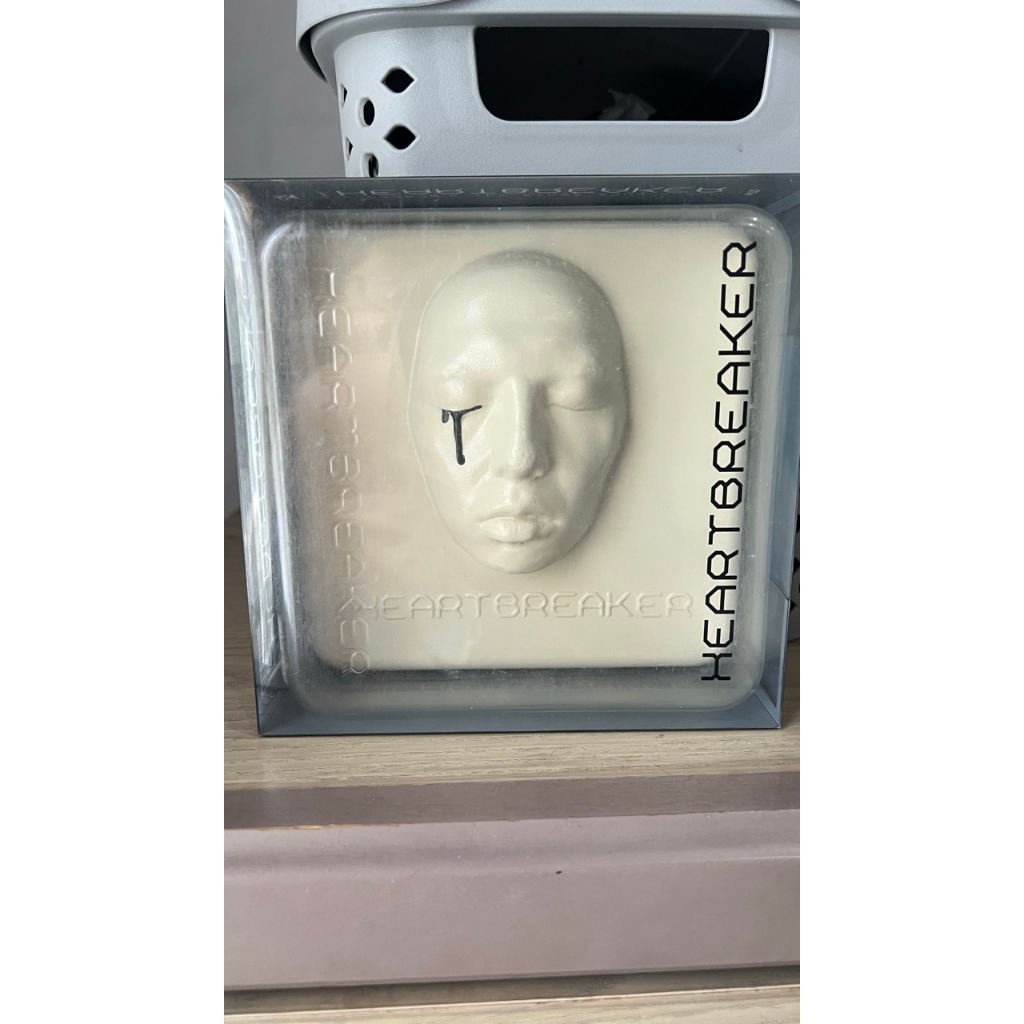 G-Dragon Heartbreaker 1st Album Complete Set – 3D Face Acrylic Limited Ed + Black Tin Ver, Photocard