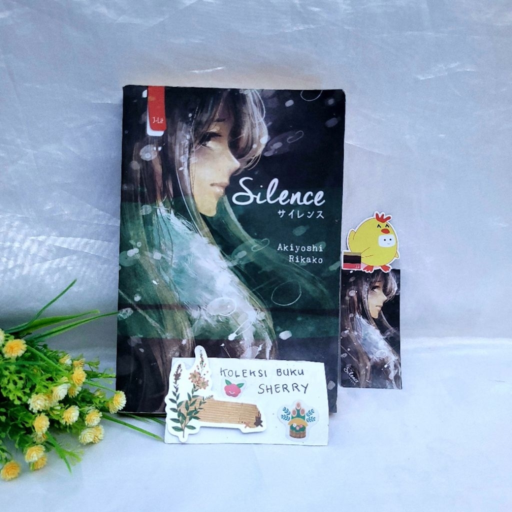 Novel Silence cover hitam - Akiyoshi Rikako