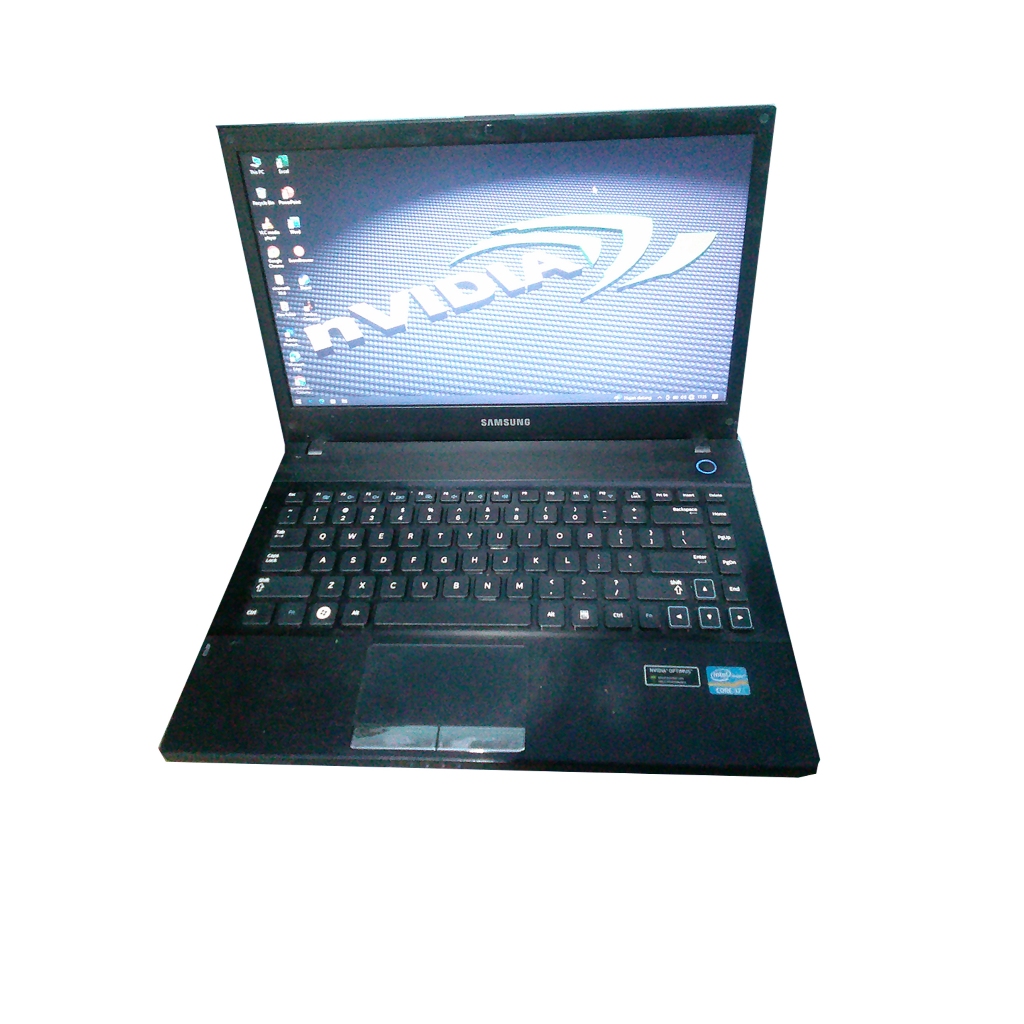 Laptop Samsung 300V3A Core i7-2630QM @ 2,00GHZ (8CPUs)
