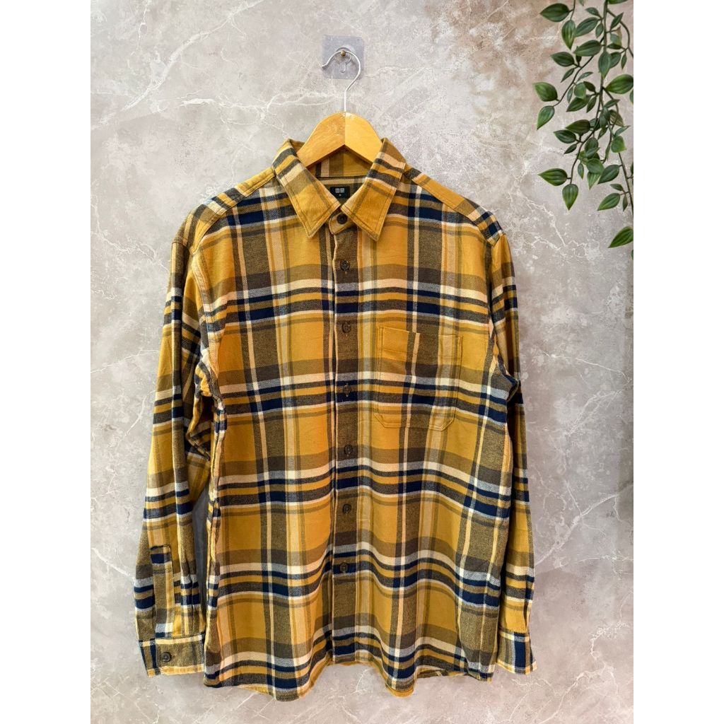 Uniqlo Flannel Shirt Kotak Kuning Mustard Clean Size M Fit L