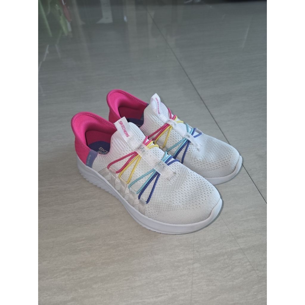 Sepatu Skechers Girls Slip In Preloved