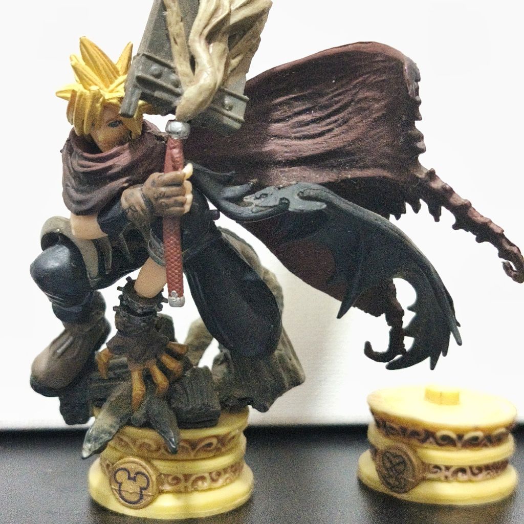 final fantasy figure preloved cloud strife FINAL FANTASY
