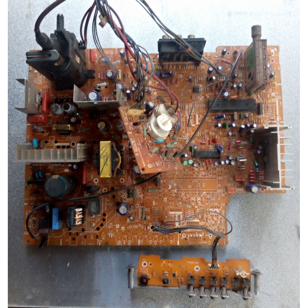 mesin tv LG tabung 21inch layar datar/flat,komponen lengkap,cabutan blm test/gambling