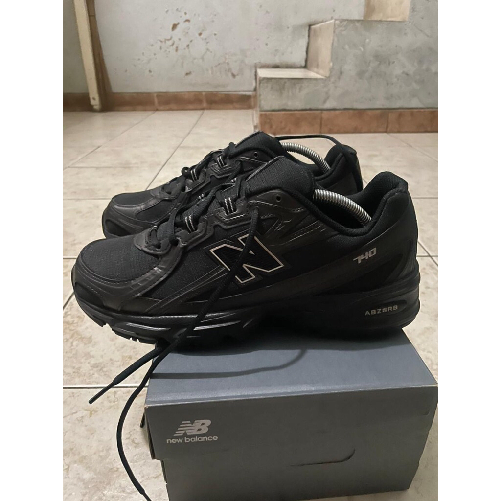 New Balance 740