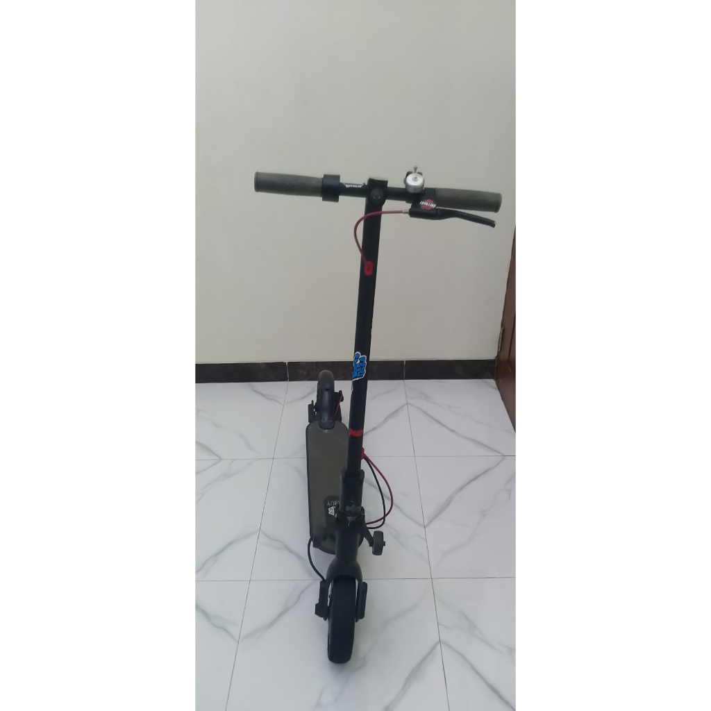 Skuter Elektrik Listrik Lipat 8.5 Inch Daya Tahan Baterai 20 Km - 25 Km Second