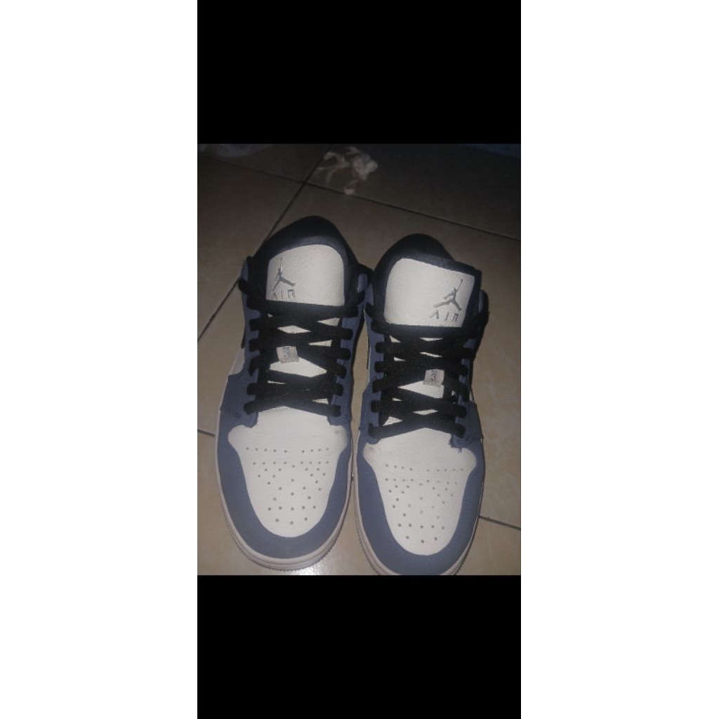 aj1 low