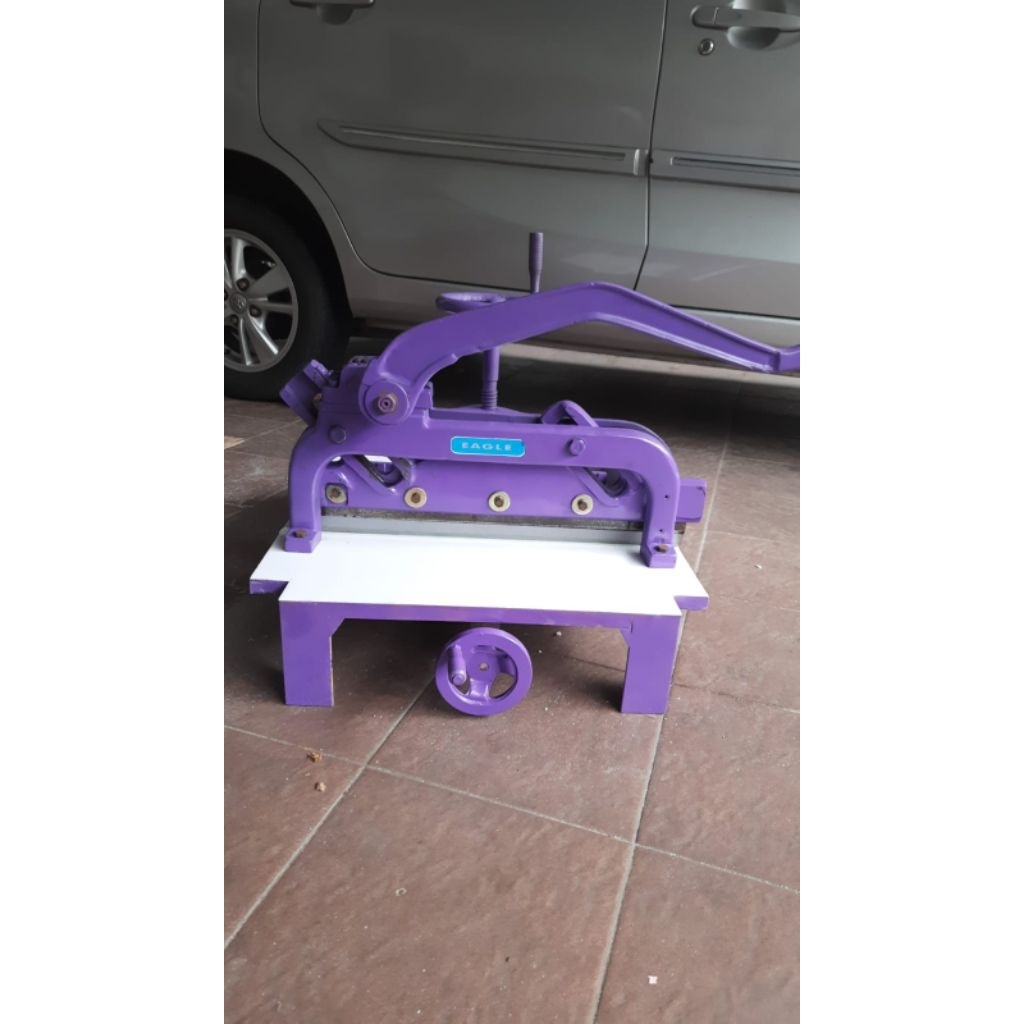 Mesin Potong kertas Star  Eagle bekas Pemotong Kertas A3 Manual 1rim star eagle seken second Star Br