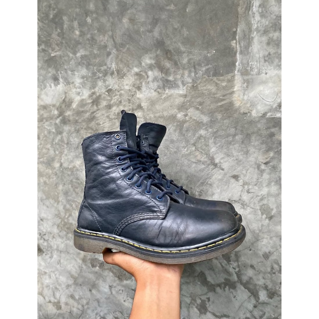 Sepatu Boots Dr. Marteen Size 41