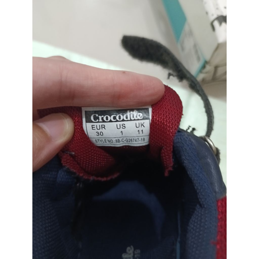 Sepatu anak Crocodile