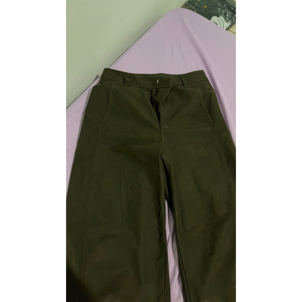 [Preloved] Barrel Jeans Uniqlo Warna Ijo Army - Size M