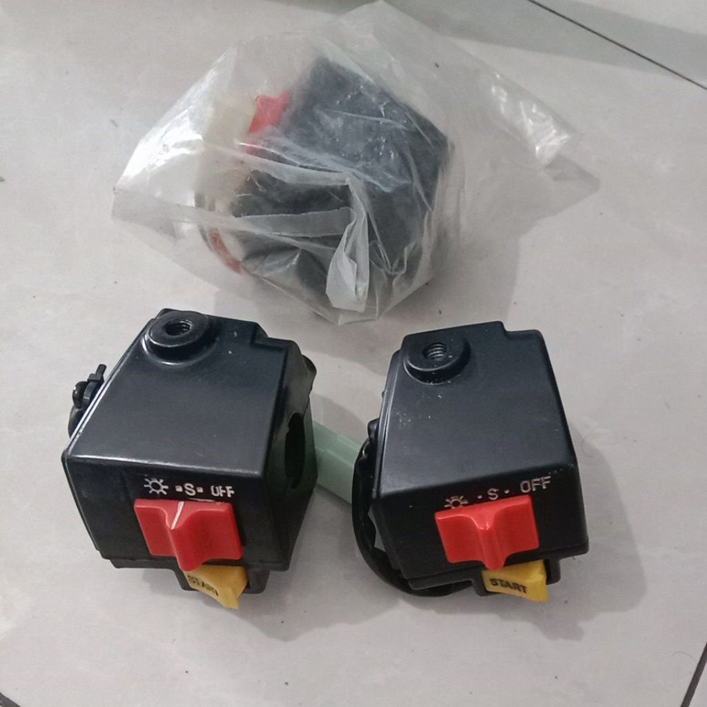 Saklar / holder kanan Suzuki RC Bravo / RC100