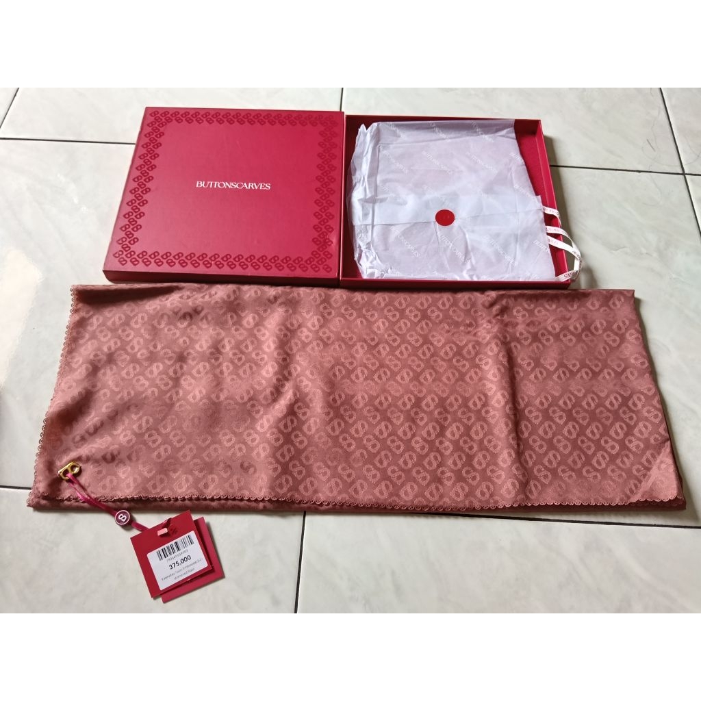 buttonscarves everyday tapis