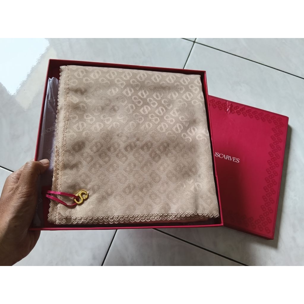 buttonscarves everyday tapis
