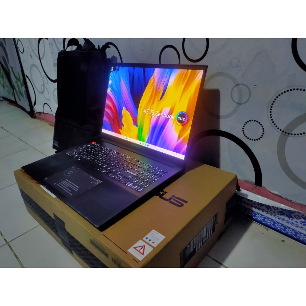 Asus OLED Ryzen 9 RTX 3050 Ti Ram 16 GB SSD 256 GB Fullset mulus normal lancar