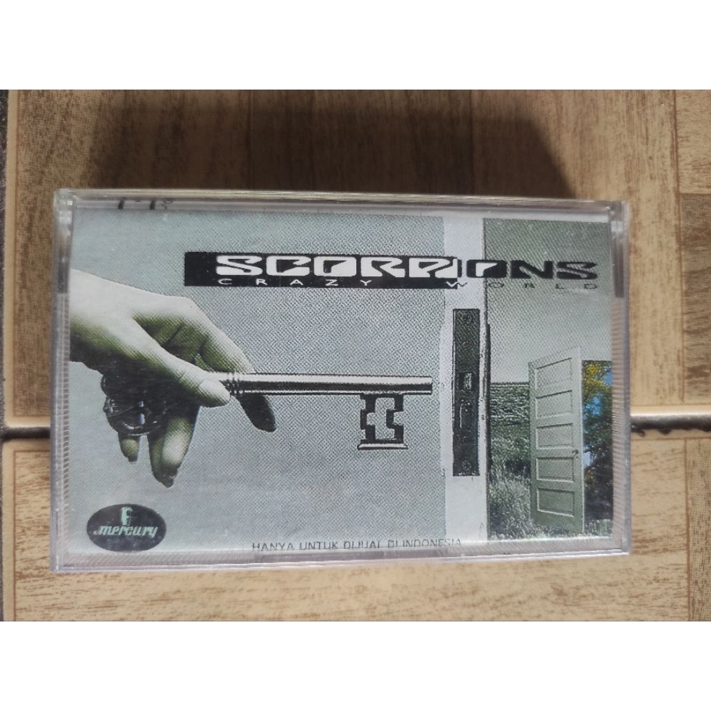 kaset pita SCORPIONS "crazy world"