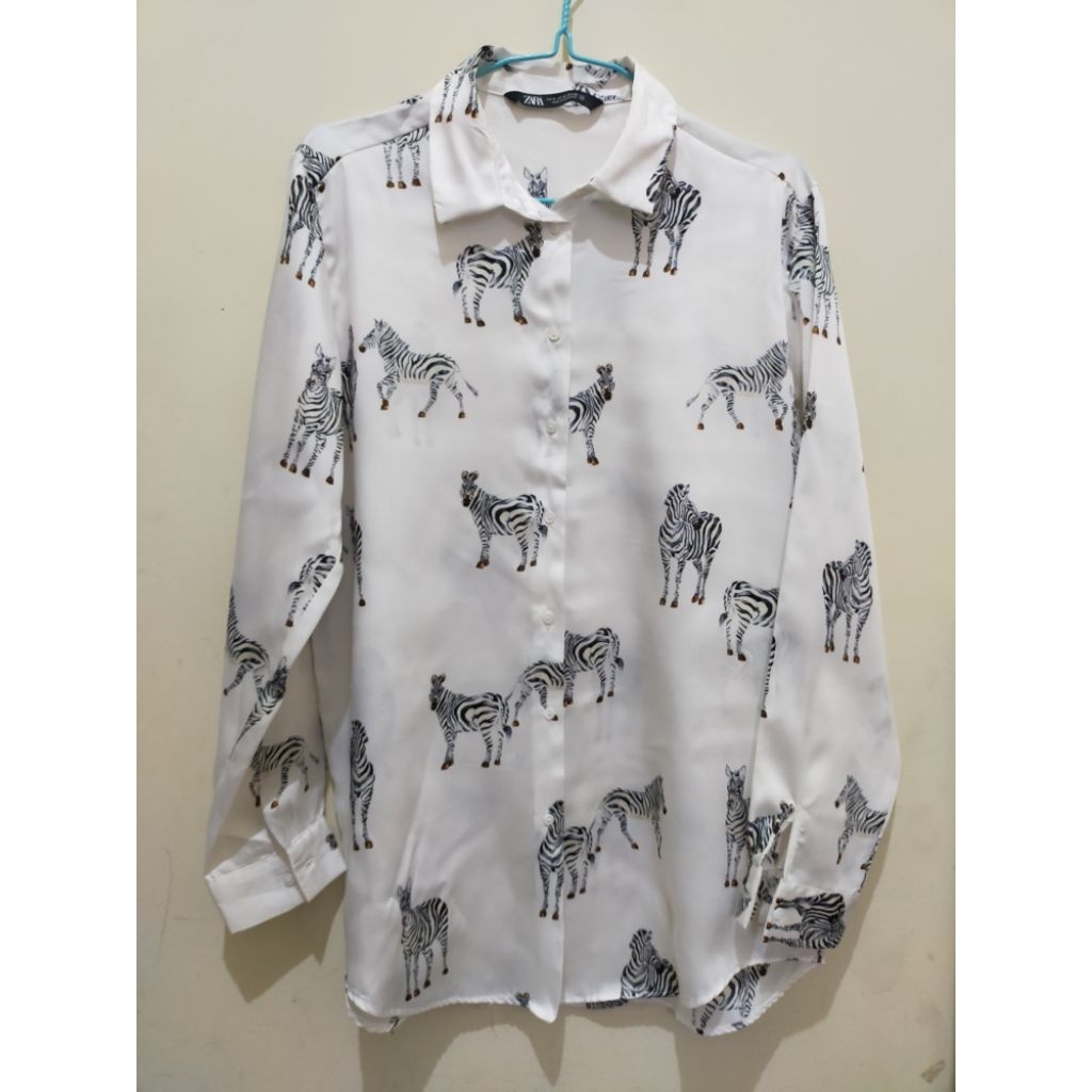 Preloved Kemeja Wanita Zara - Motif Zebra Putih
